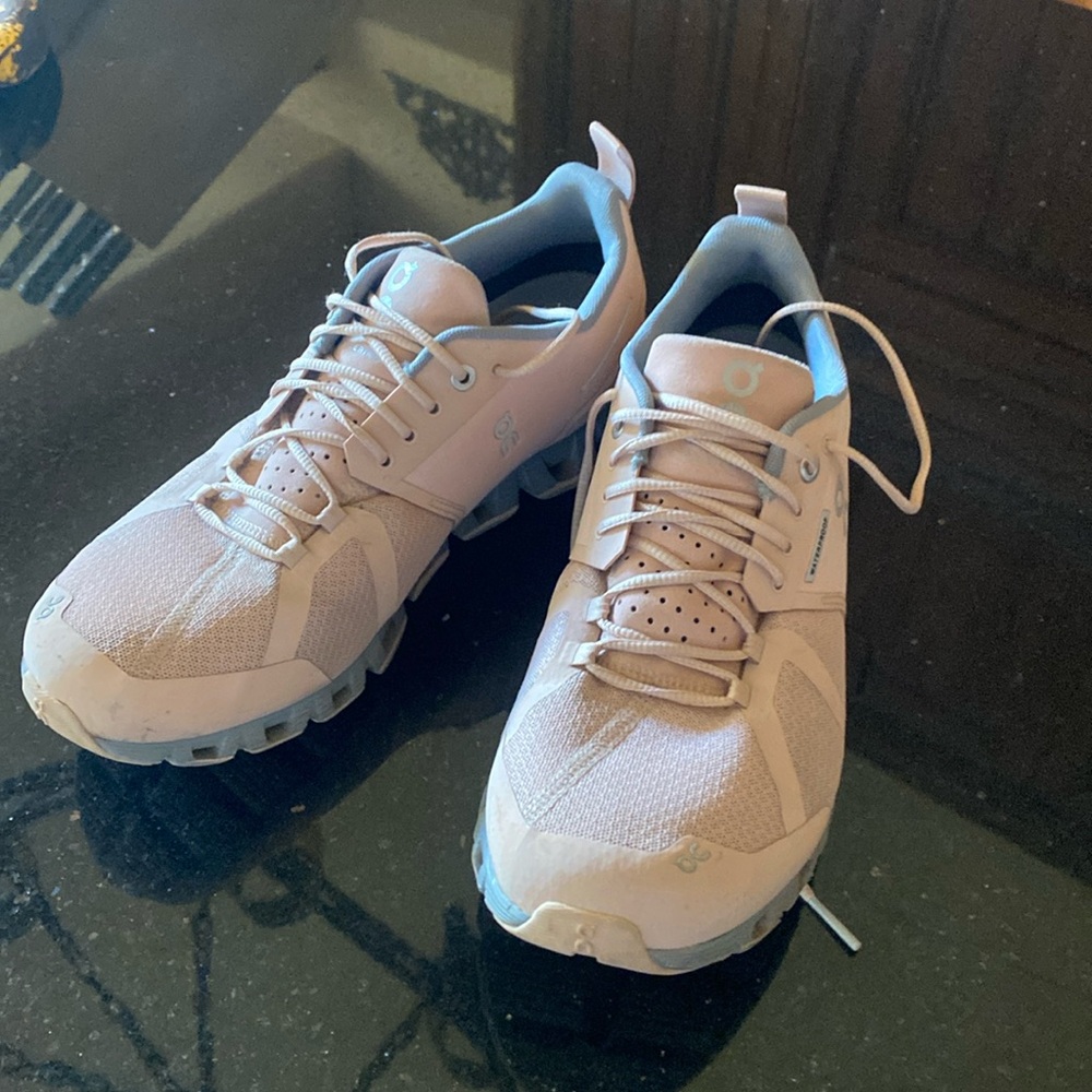 ON Ladies waterproof running shoes Size 9.5 in dusty rose